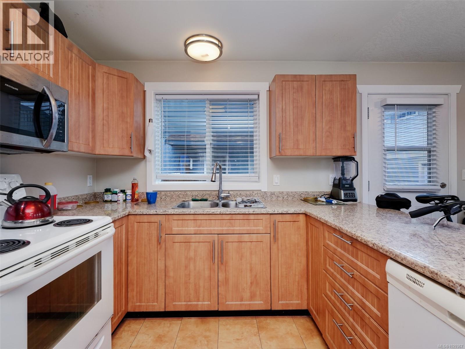 2099 MAPLE AVE S - 20