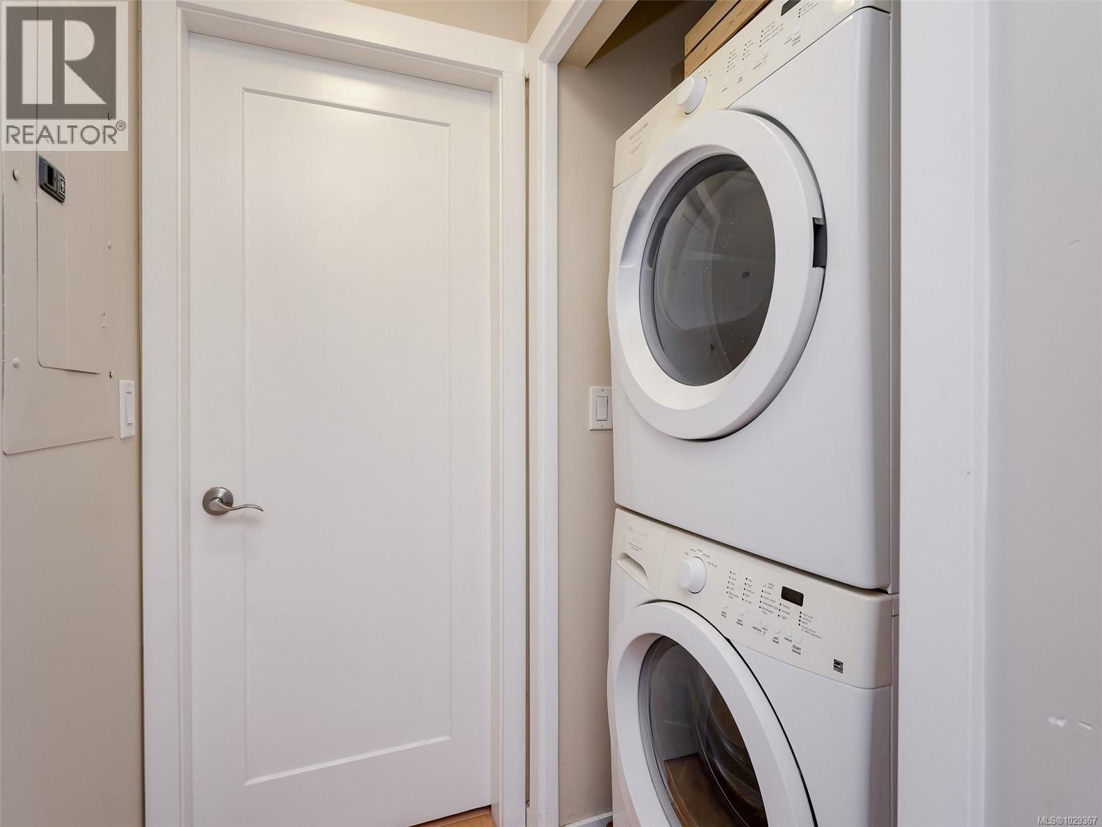 2099 MAPLE AVE S - 23