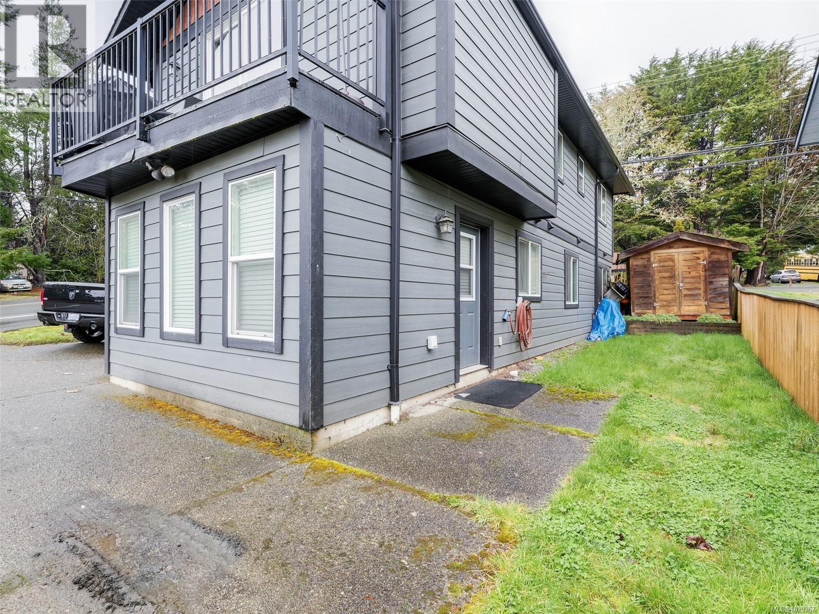 2099 MAPLE AVE S - 24