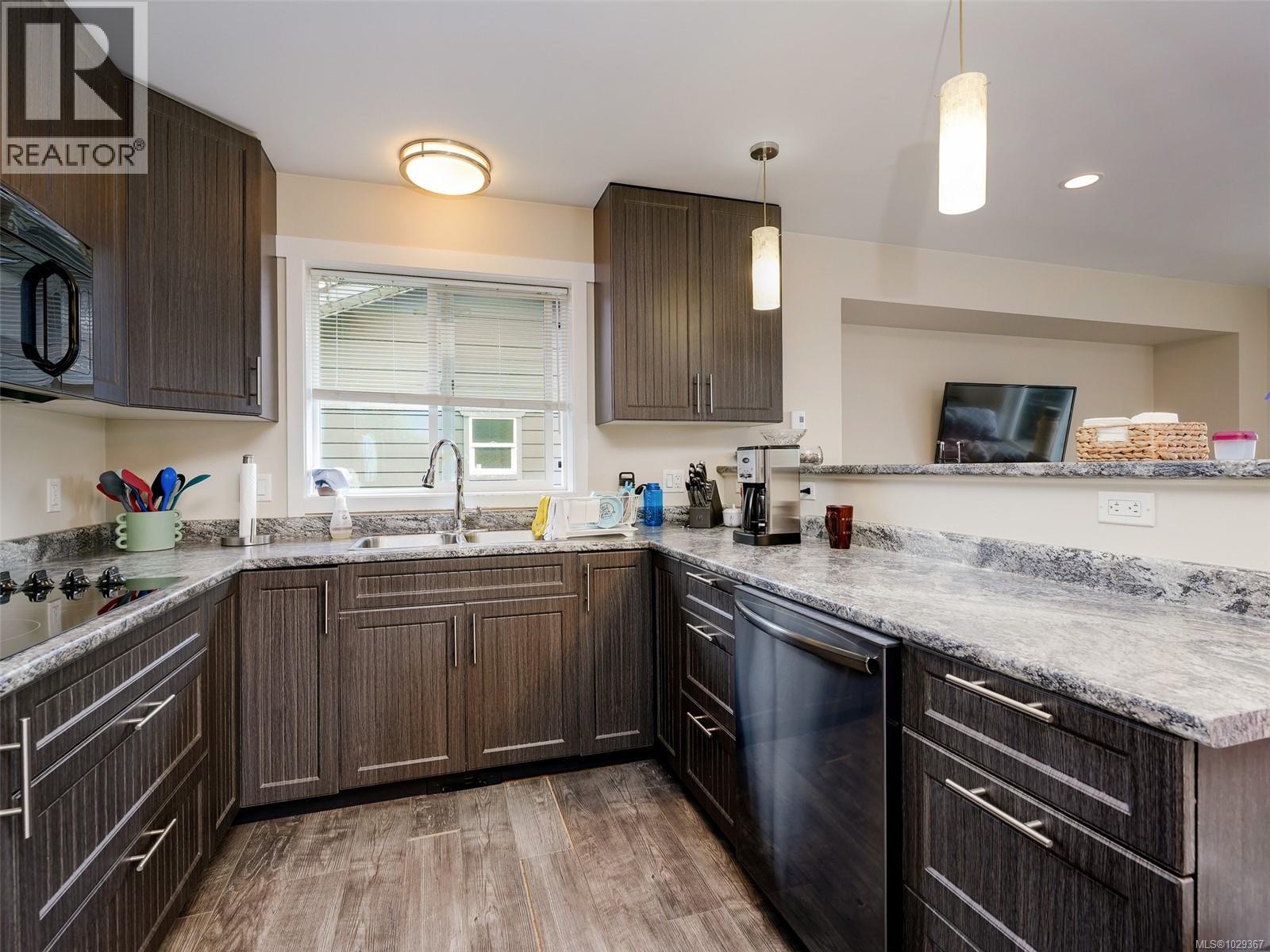 2099 MAPLE AVE S - 6