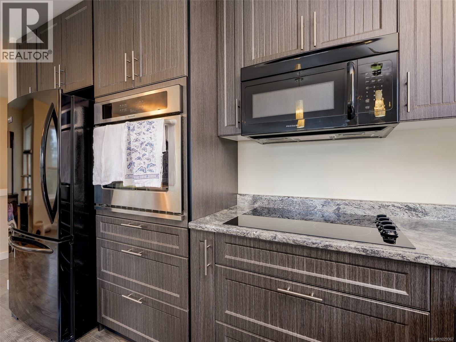 2099 MAPLE AVE S - 7