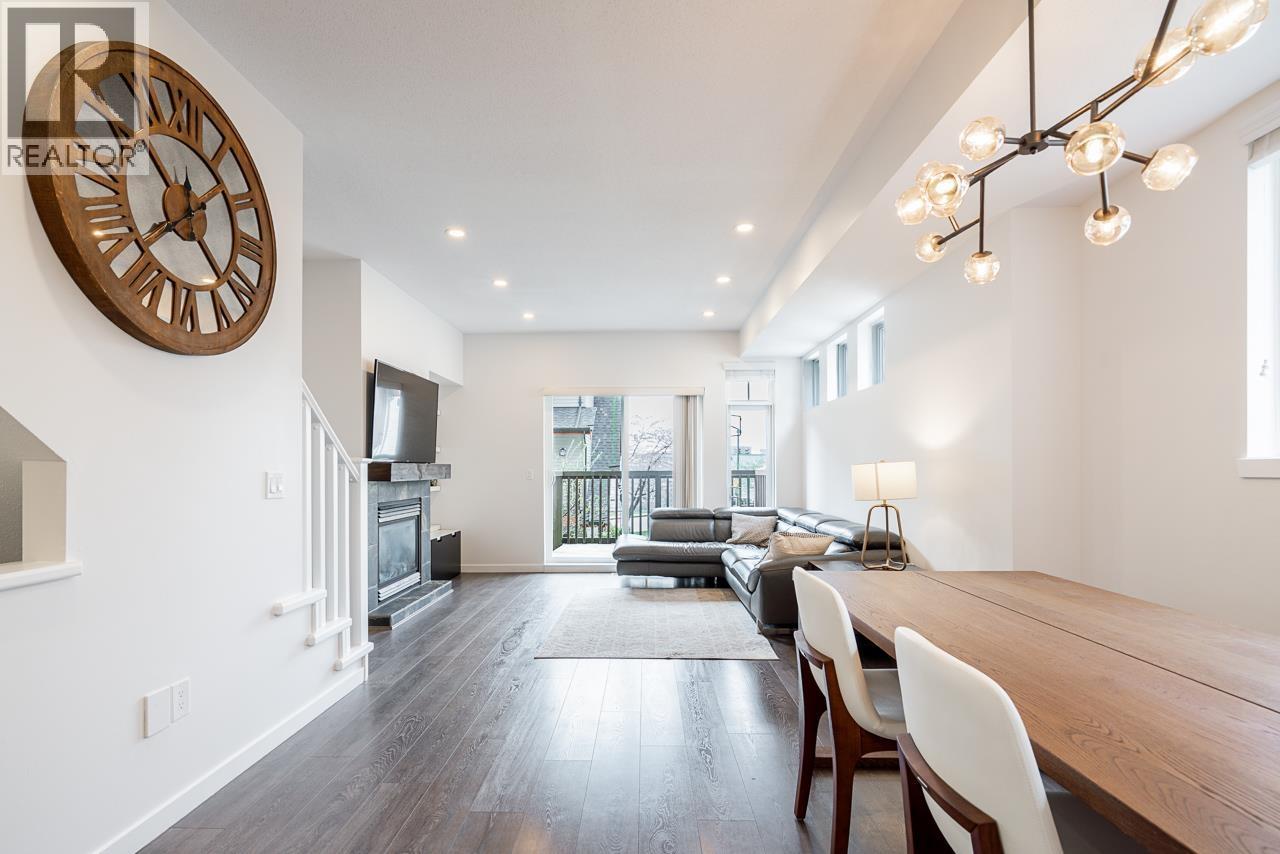 27 2000 PANORAMA DRIVE, Port Moody