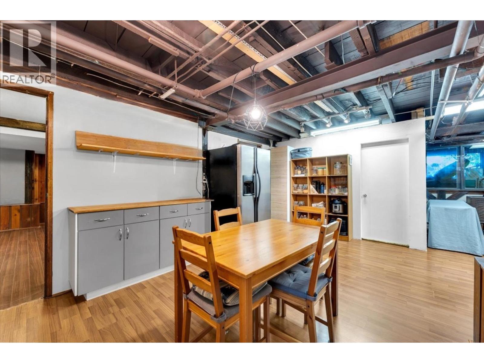 360 KEITH ROAD, West Vancouver