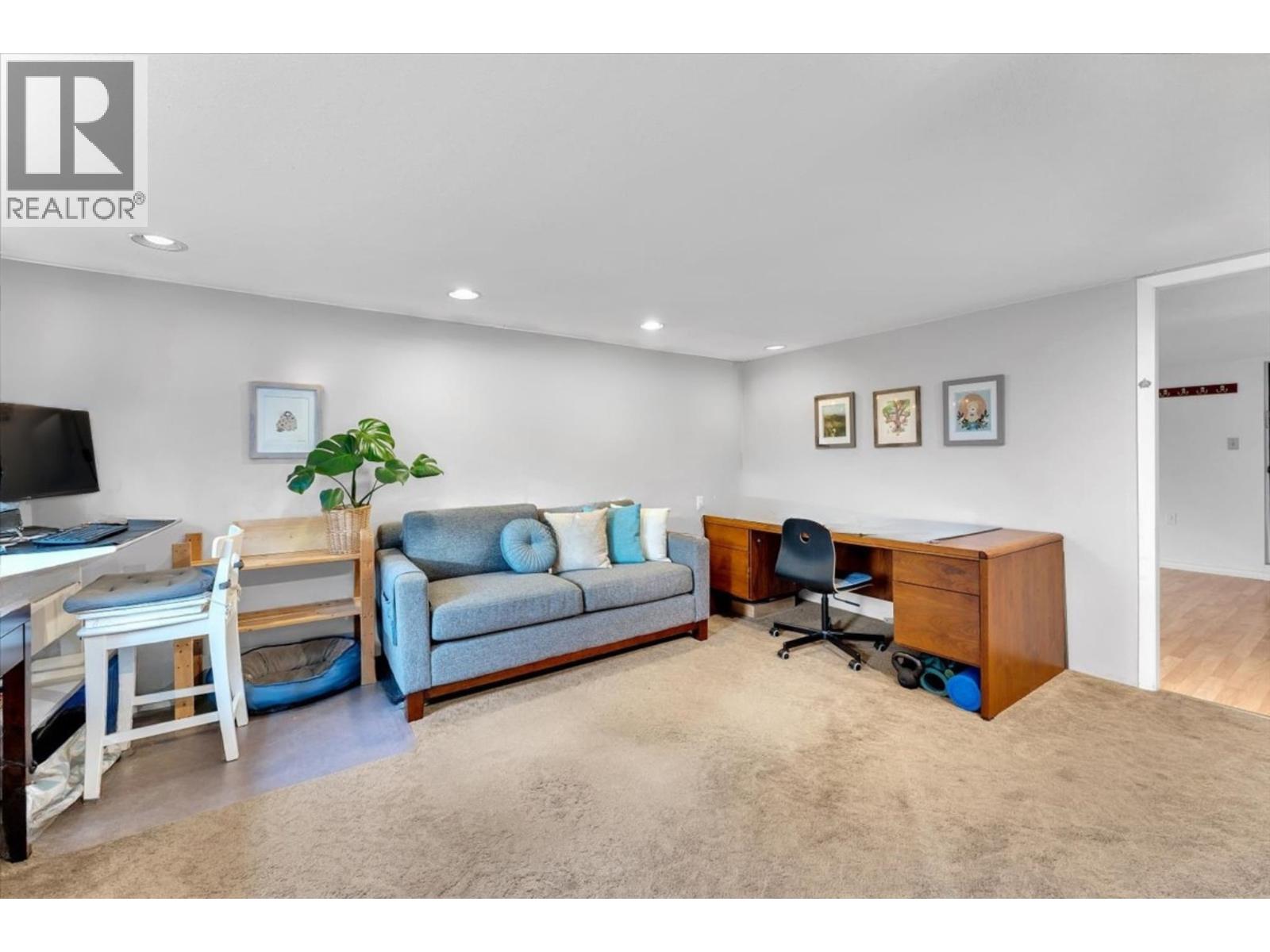 360 KEITH ROAD, West Vancouver