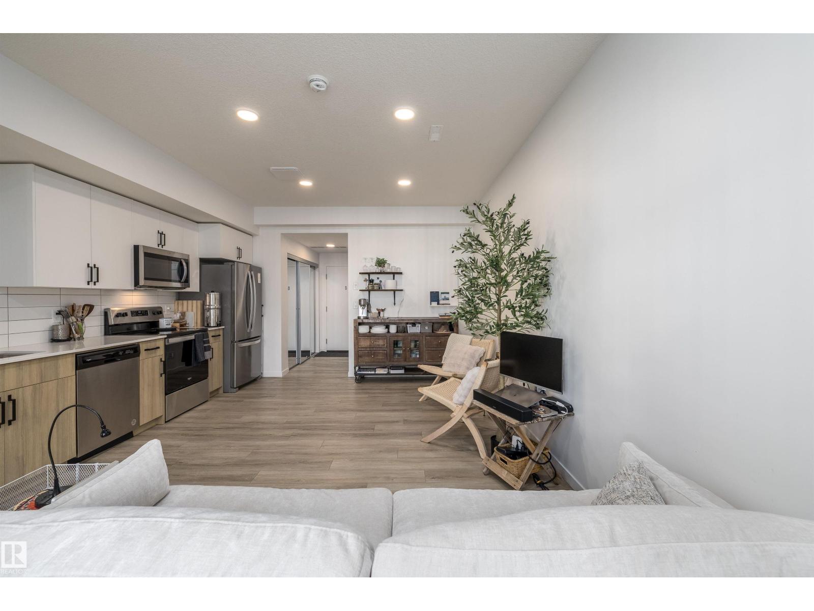 #101 860 SECORD BLVD NW - 10