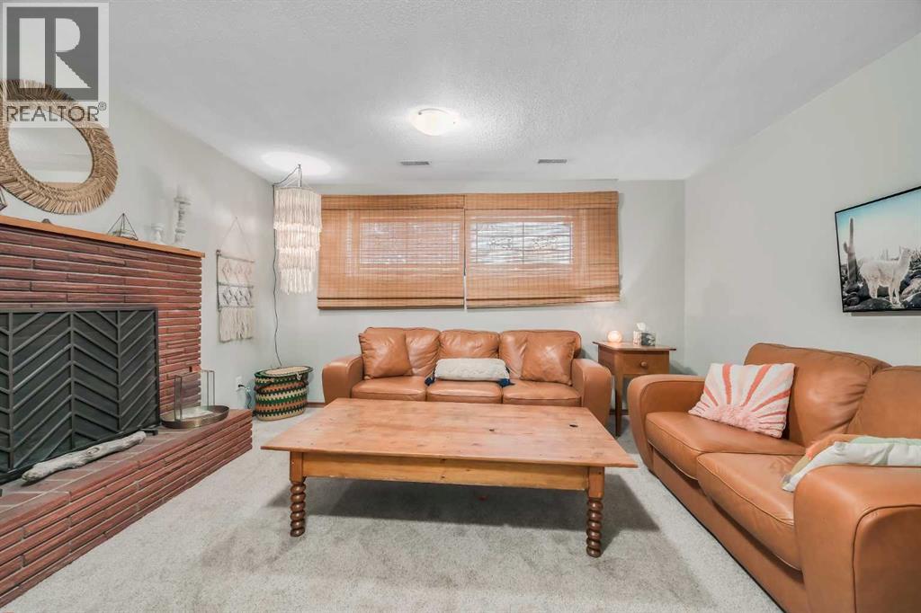 Single Family House Bi-level for Sale in  Wapiti Drive SE Willow Park Calgary 