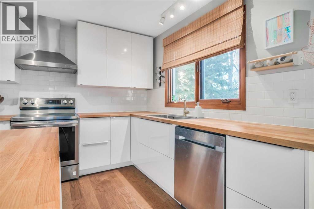 Single Family House Bi-level for Sale in  Wapiti Drive SE Willow Park Calgary 