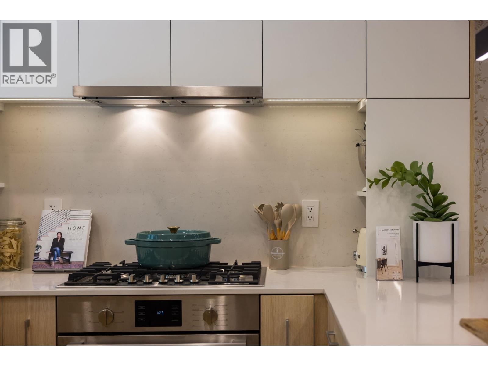 102 342 MOUNTAIN HIGHWAY, North Vancouver