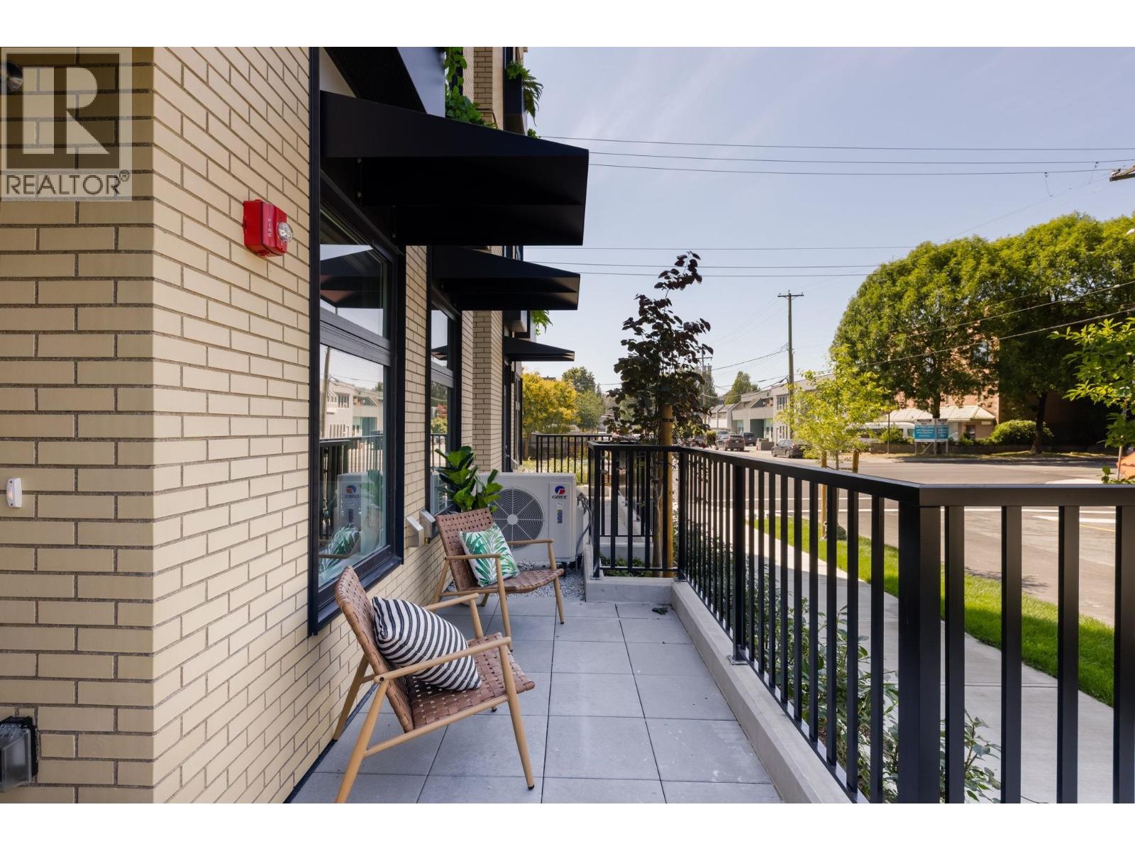 102 342 MOUNTAIN HIGHWAY, North Vancouver