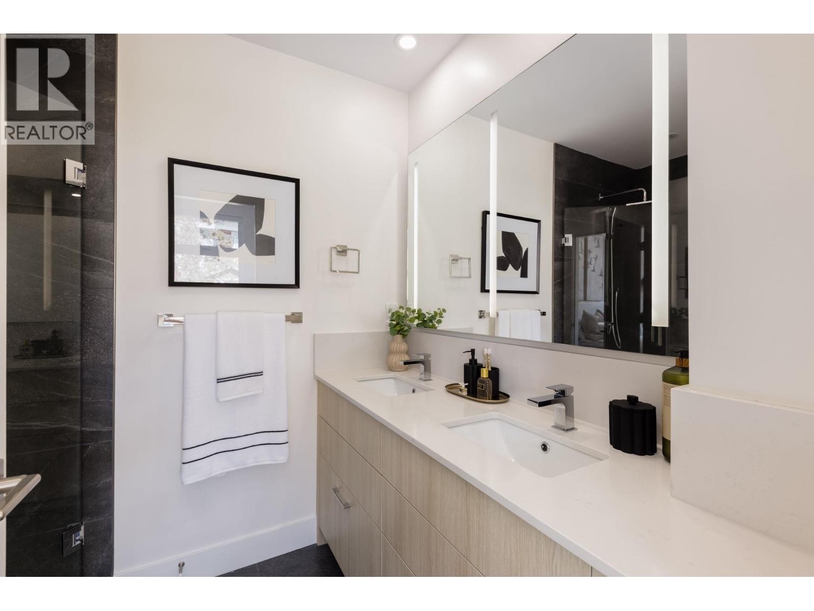 102 342 MOUNTAIN HIGHWAY, North Vancouver