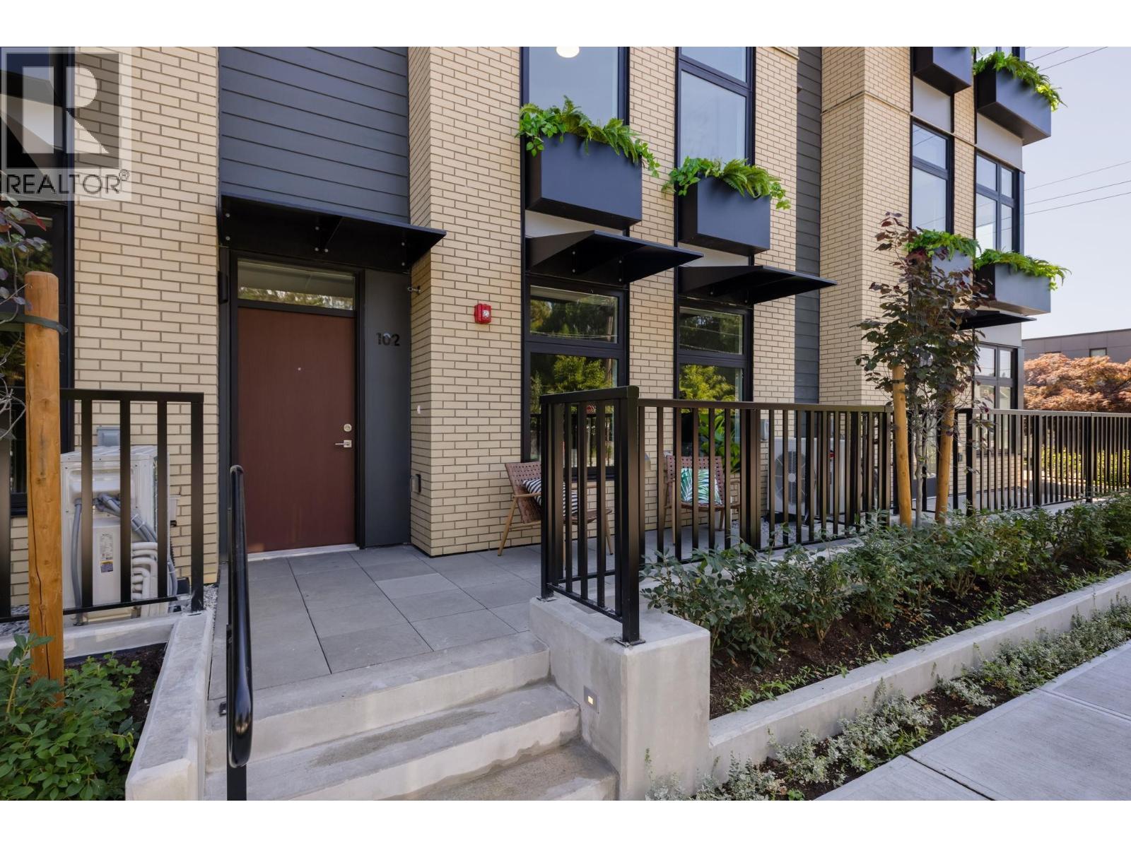 102 342 MOUNTAIN HIGHWAY, North Vancouver