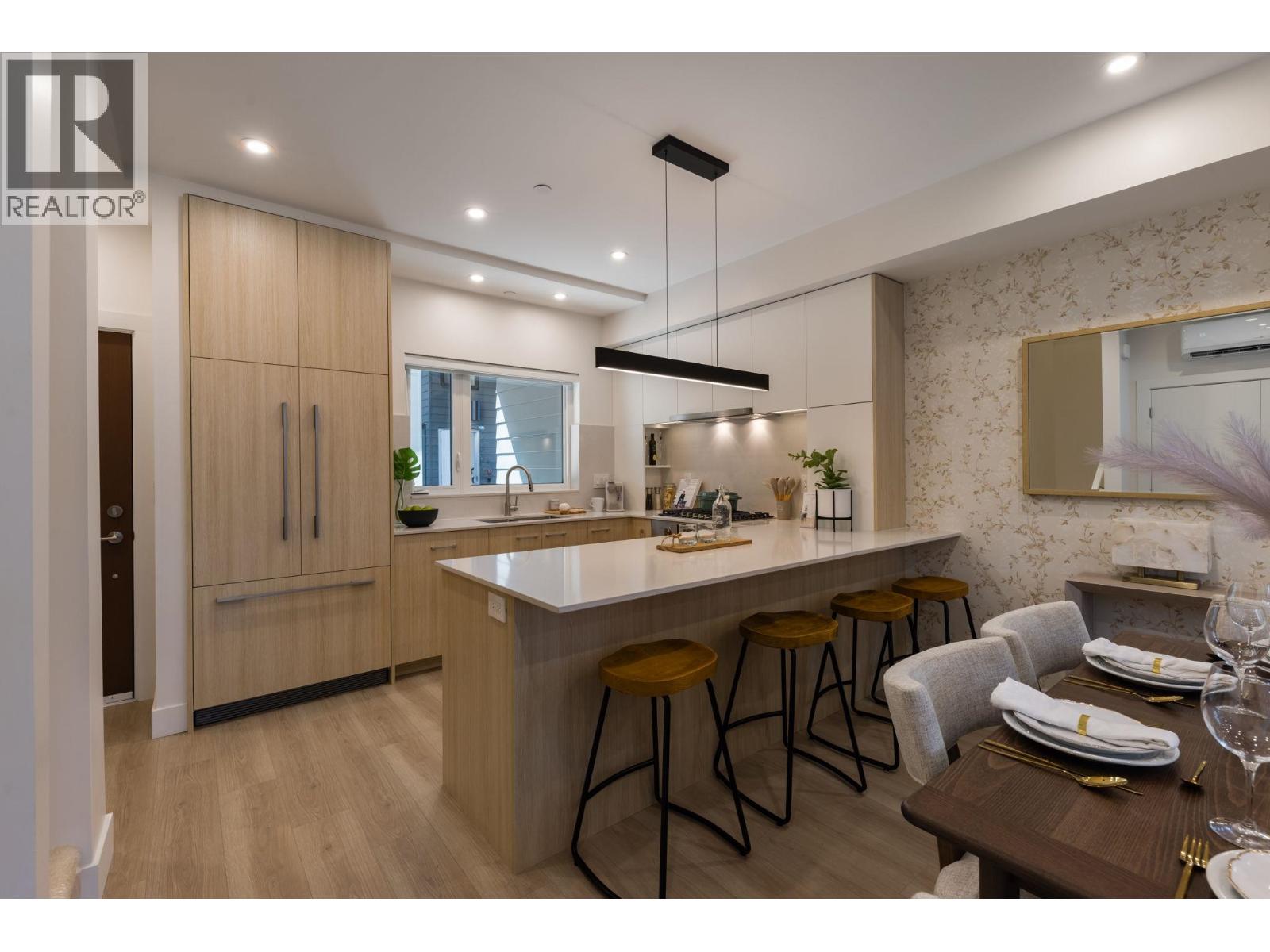 102 342 MOUNTAIN HIGHWAY, North Vancouver