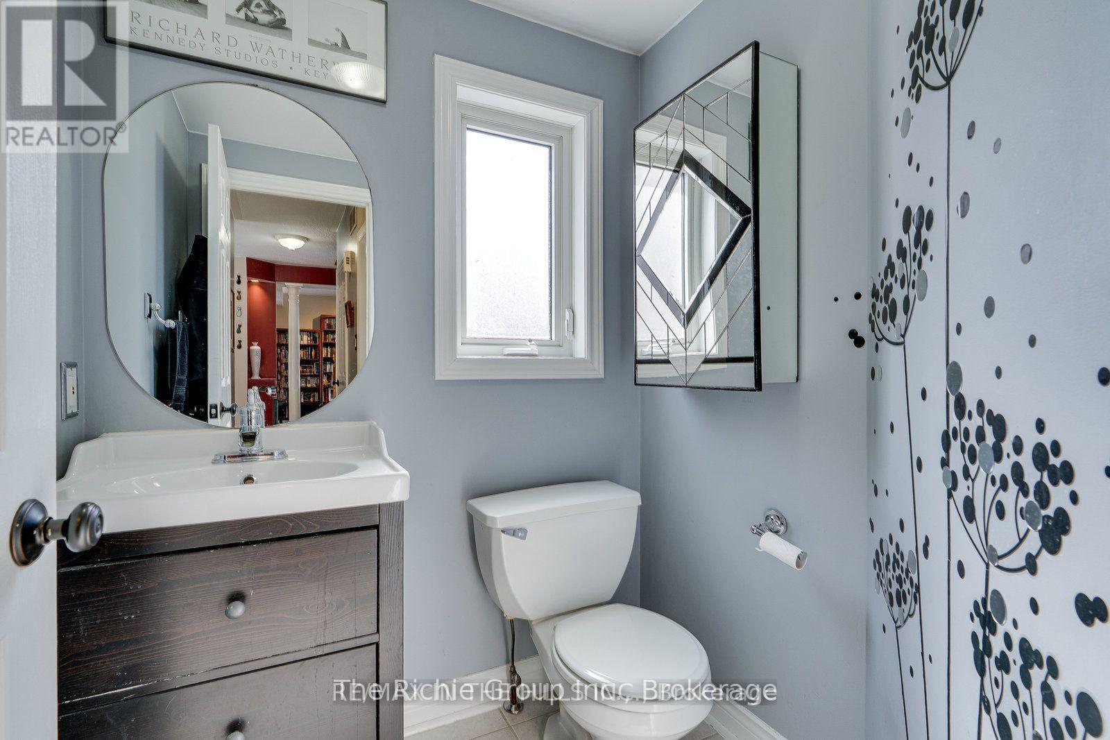 609 SIMON STREET - 20