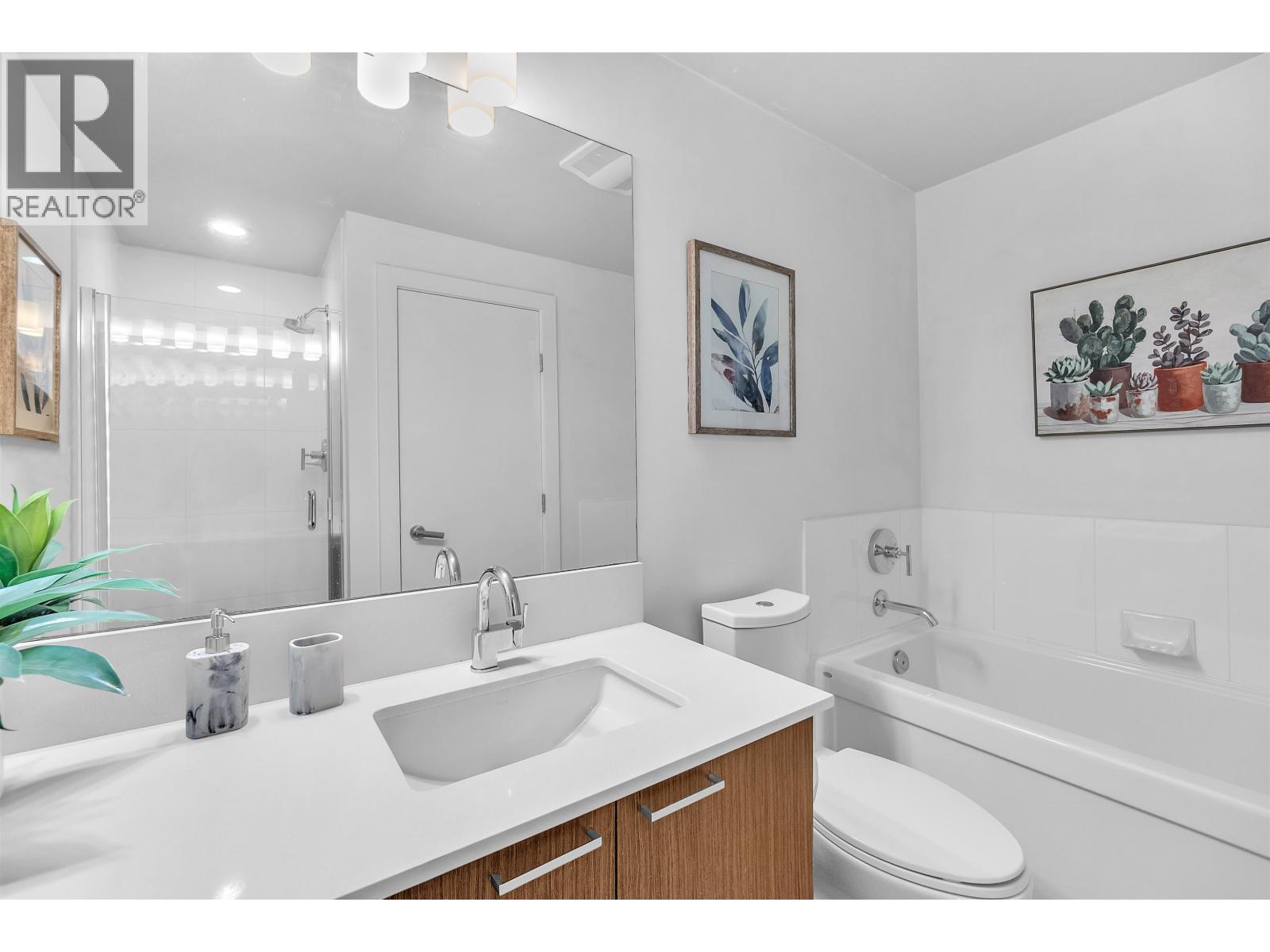 202 1330 MARINE DRIVE — photo 23