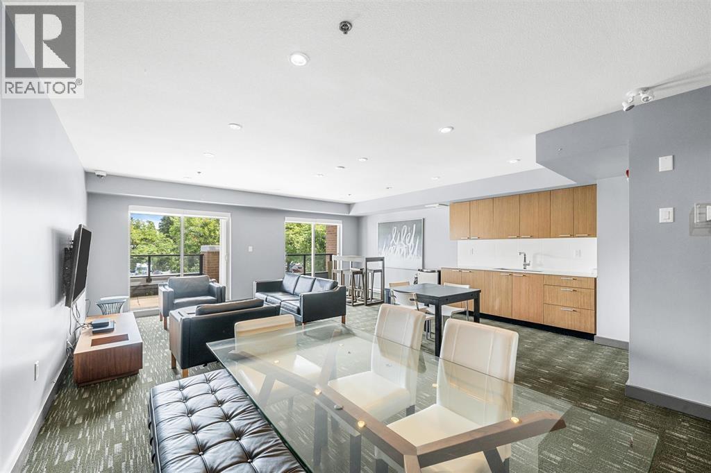 202 1330 MARINE DRIVE