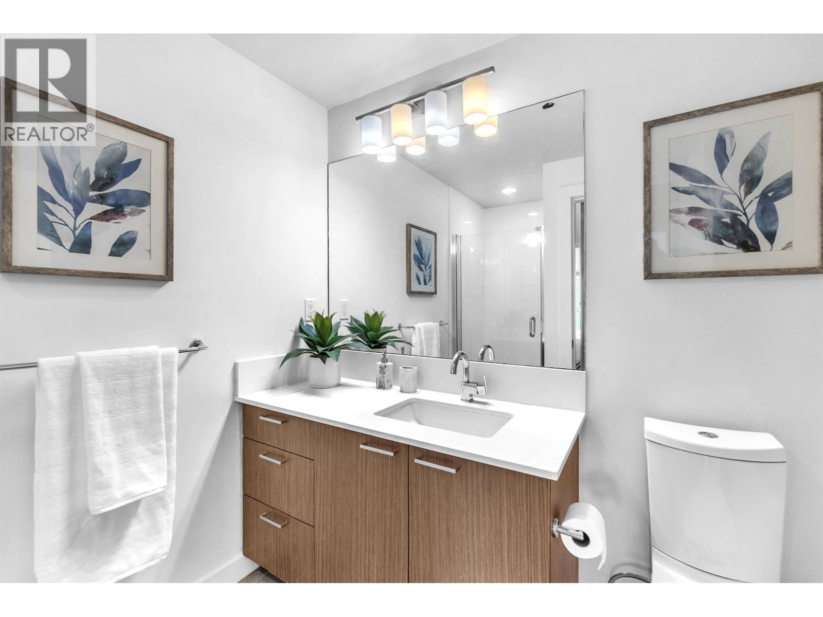202 1330 MARINE DRIVE — photo 22