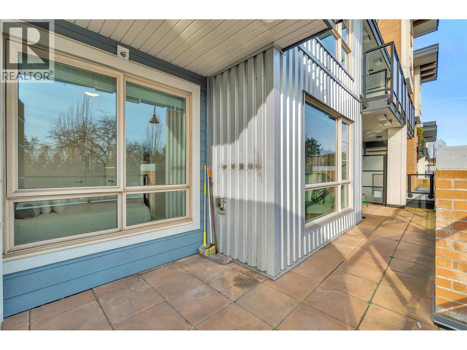 202 1330 MARINE DRIVE — photo 30