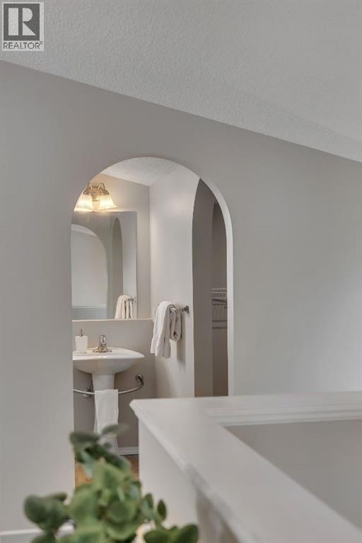 Single Family House for Sale in  Saddlefield Drive NE Saddle Ridge Calgary 