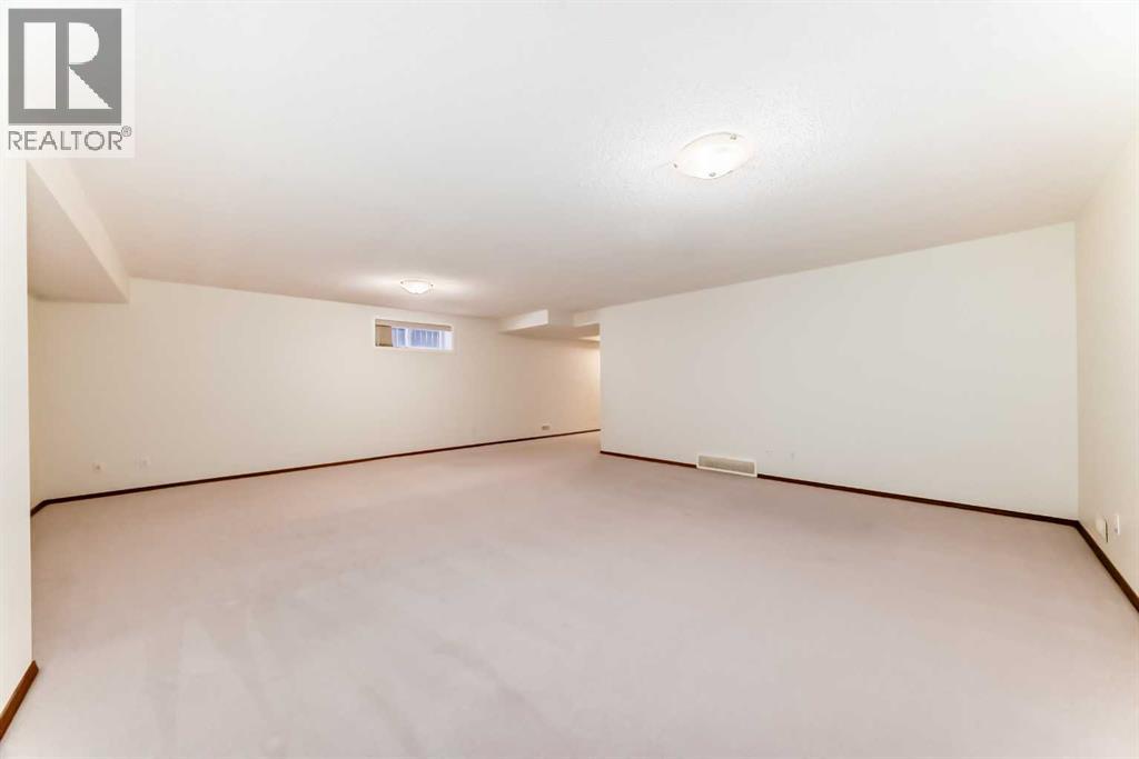 Single Family House Bungalow for Sale in  Cougartown Close SW Cougar Ridge Calgary 