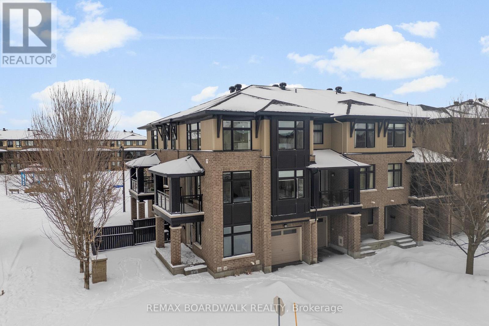Beautiful end unit w/trees for privacy