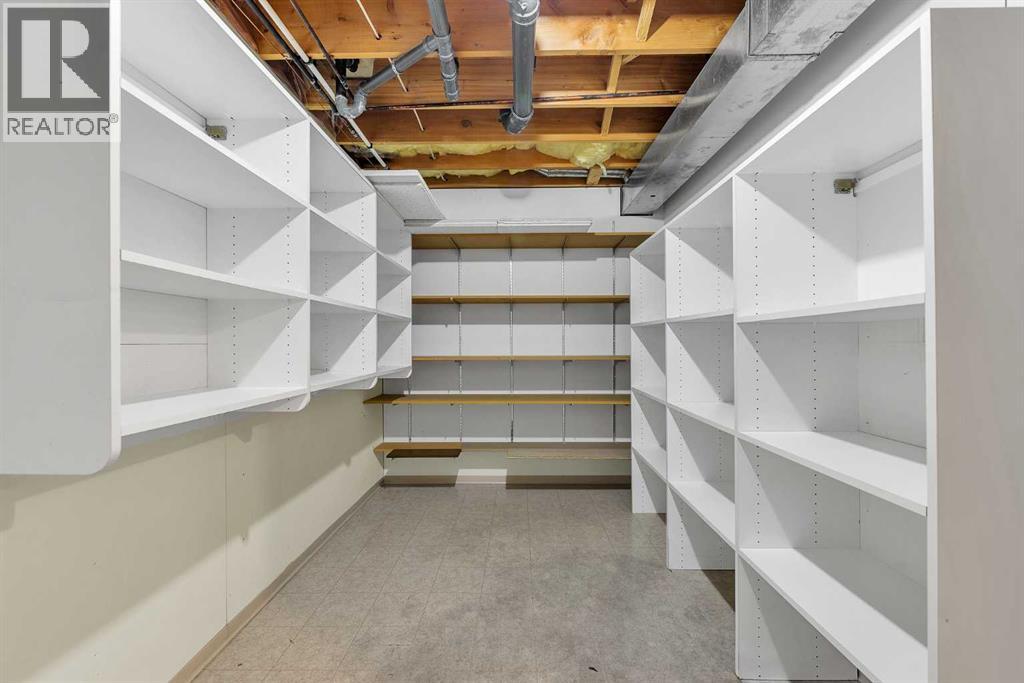 Single Family House for Sale in  Vandoos Gardens NW Varsity Calgary 