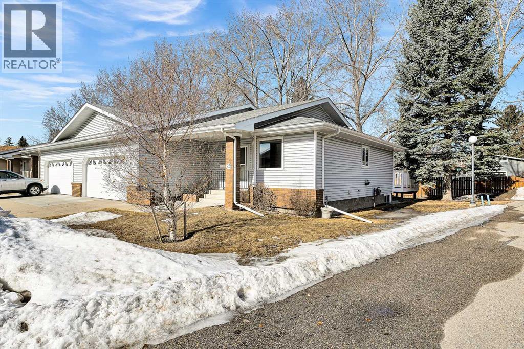 Single Family House for Sale in  Vandoos Gardens NW Varsity Calgary 