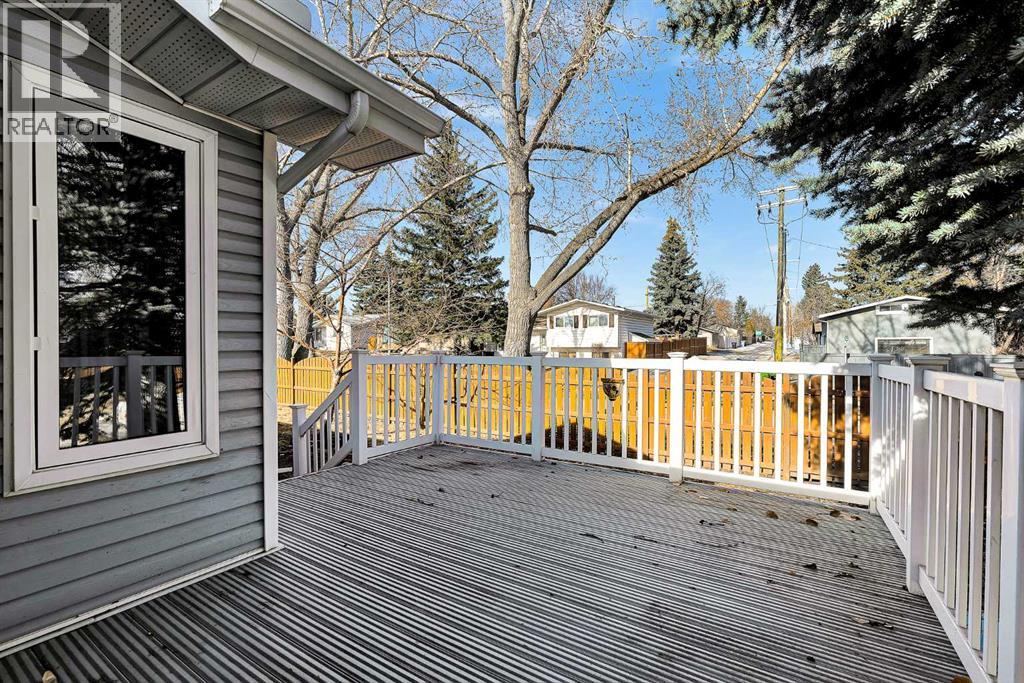 Single Family House for Sale in  Vandoos Gardens NW Varsity Calgary 