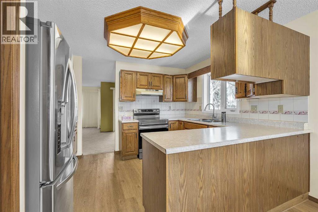 Single Family House for Sale in  Vandoos Gardens NW Varsity Calgary 