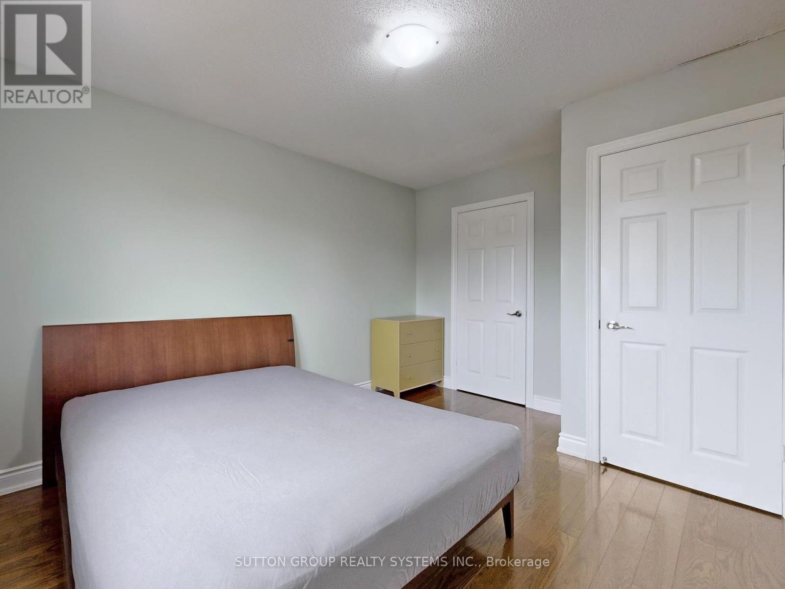 3279 PILCOM CRESCENT - 24