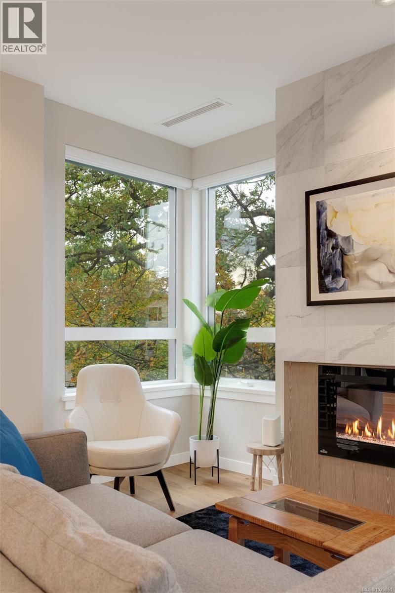 #211 1201 FORT ST - 10