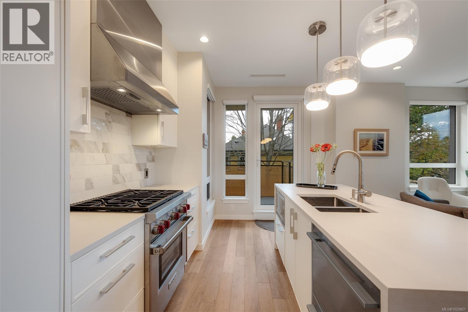 #211 1201 FORT ST - 12