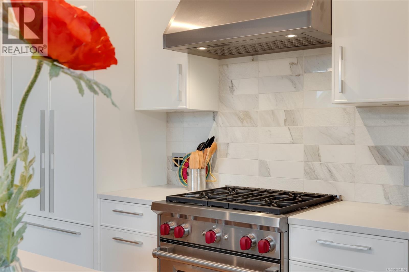 #211 1201 FORT ST - 14