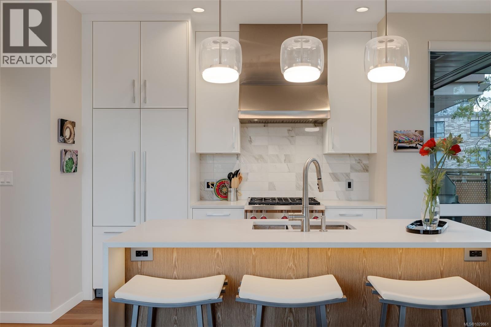 #211 1201 FORT ST - 16