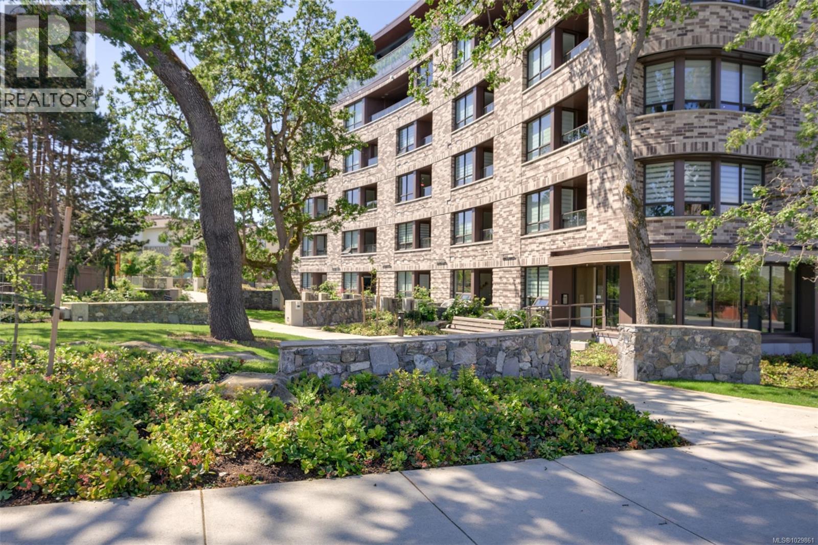 #211 1201 FORT ST - Image 2