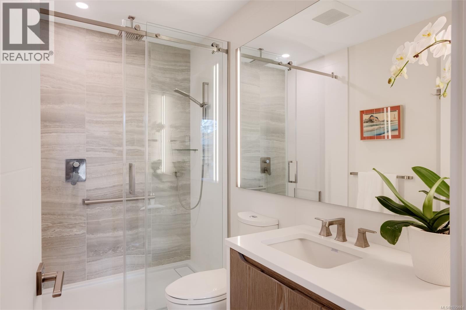 #211 1201 FORT ST - 22