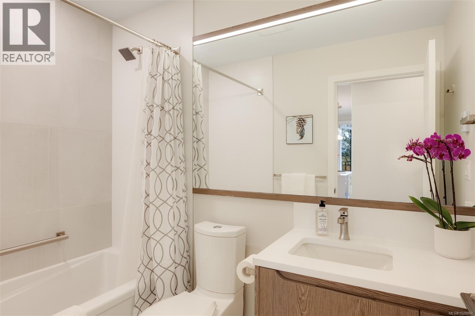 #211 1201 Fort St - 27