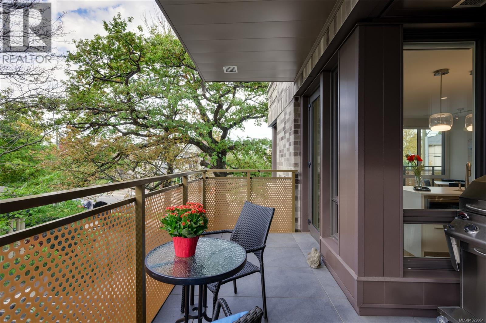 #211 1201 FORT ST - 33