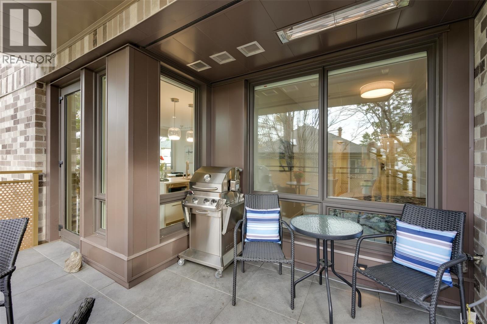 #211 1201 FORT ST - 34