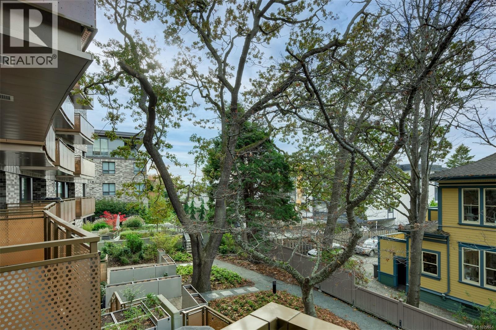 #211 1201 FORT ST - 36