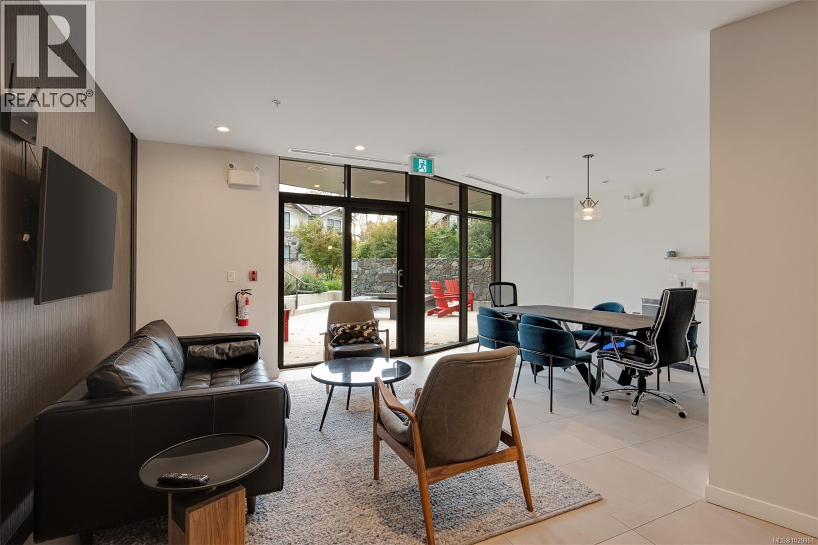 #211 1201 FORT ST - 37