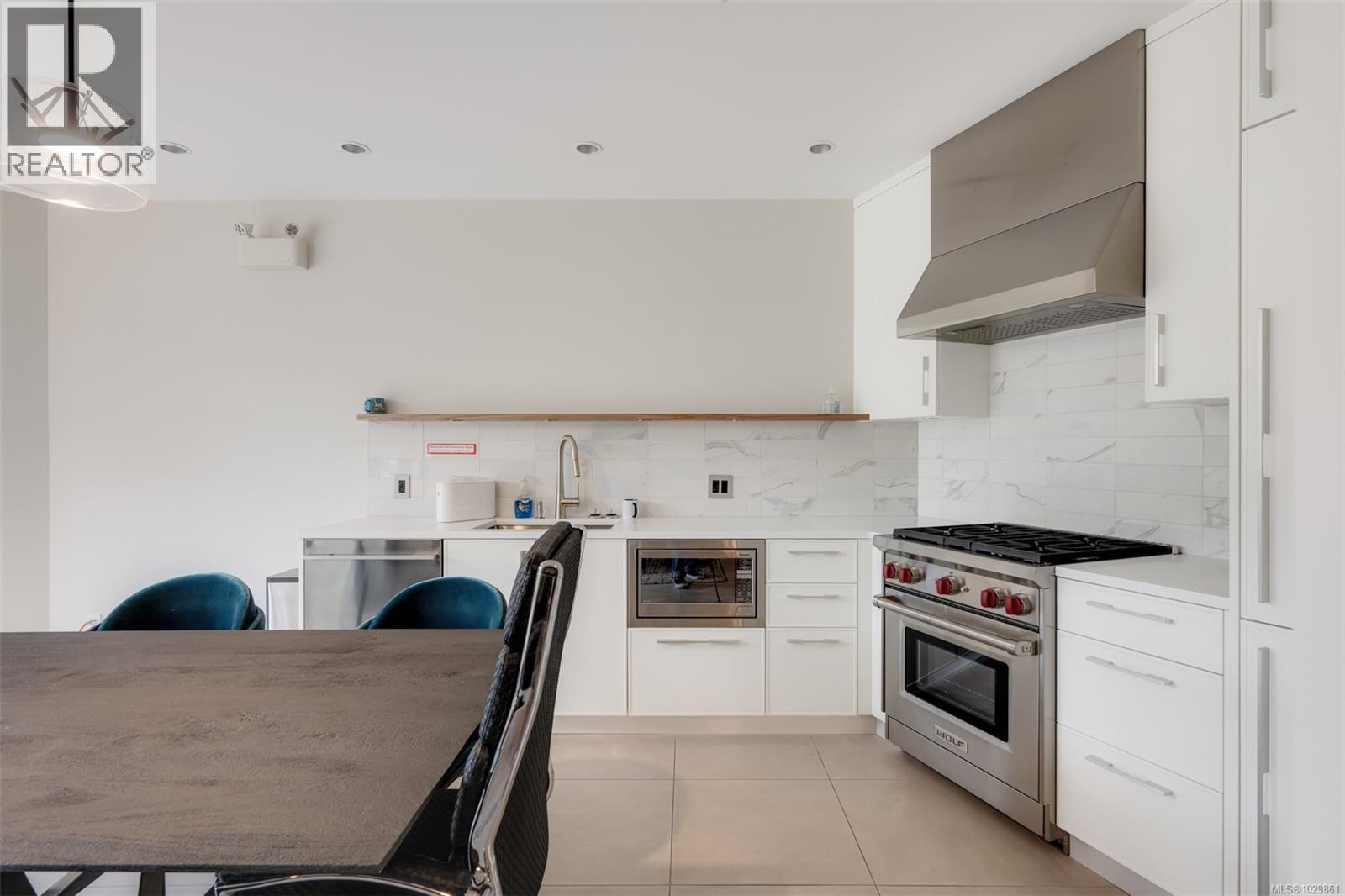 #211 1201 FORT ST - 38