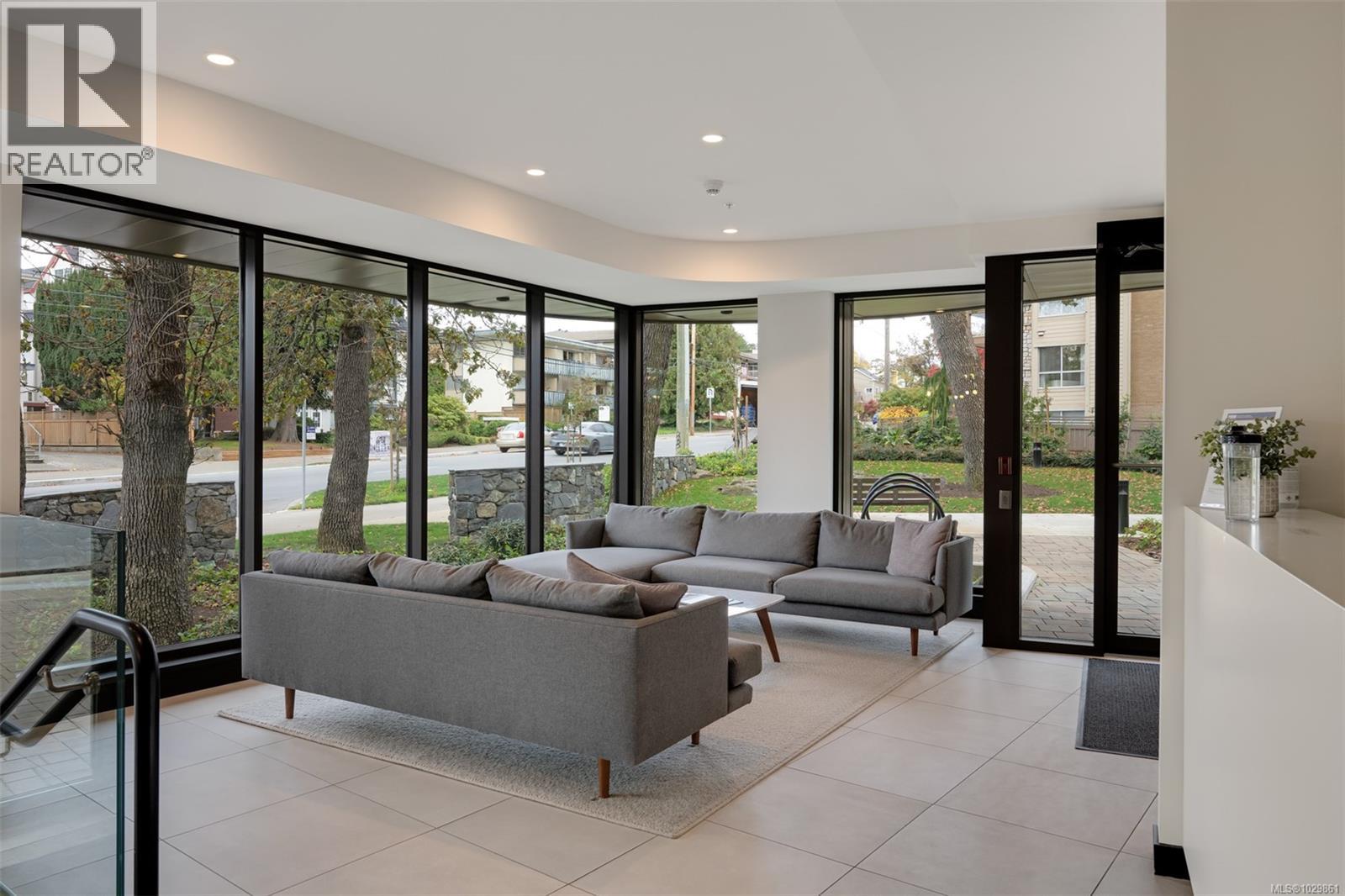 #211 1201 FORT ST - 43