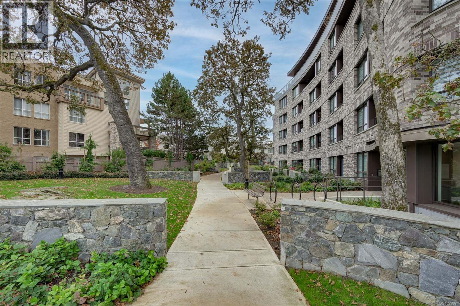 #211 1201 FORT ST - 46