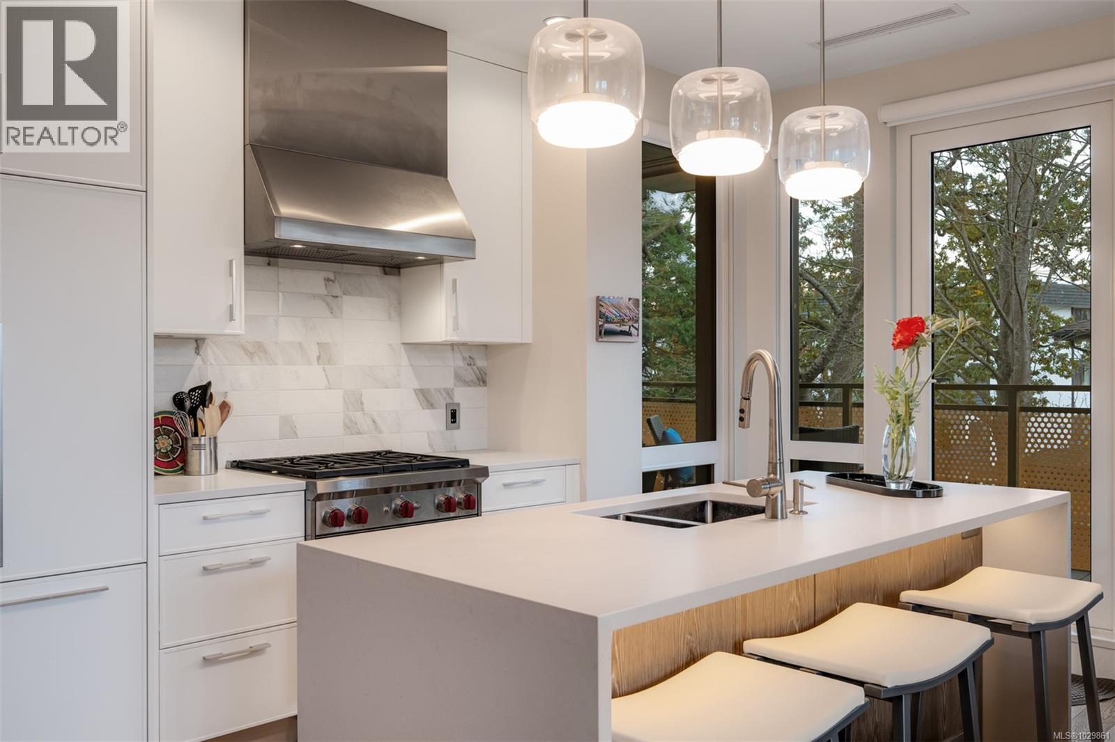 #211 1201 FORT ST - 6