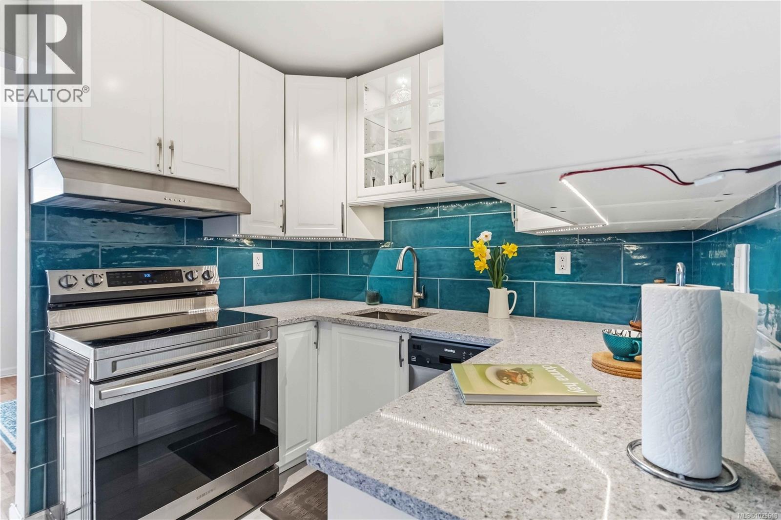 #508 103 GORGE RD E - 12