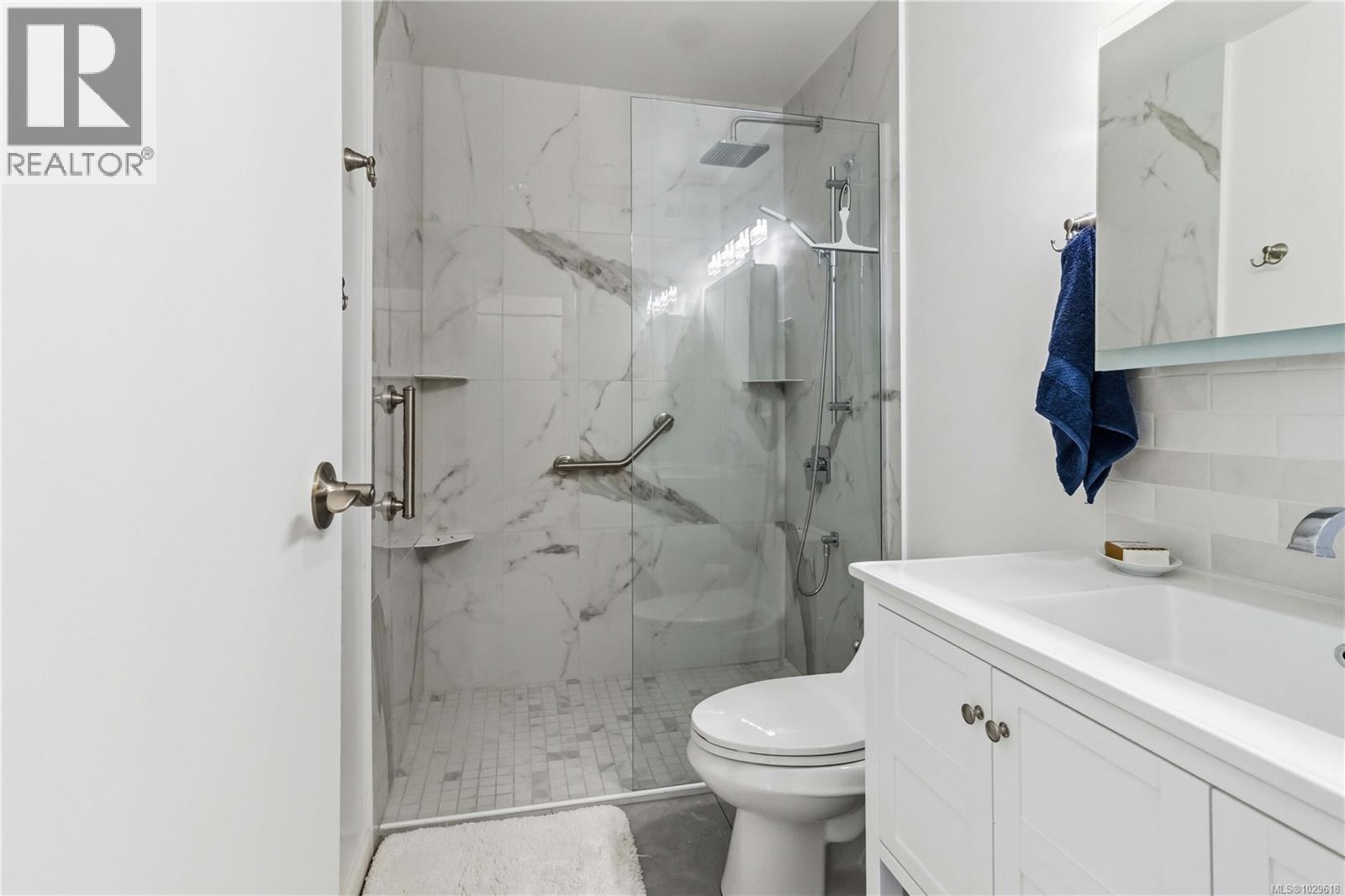 #508 103 GORGE RD E - 17