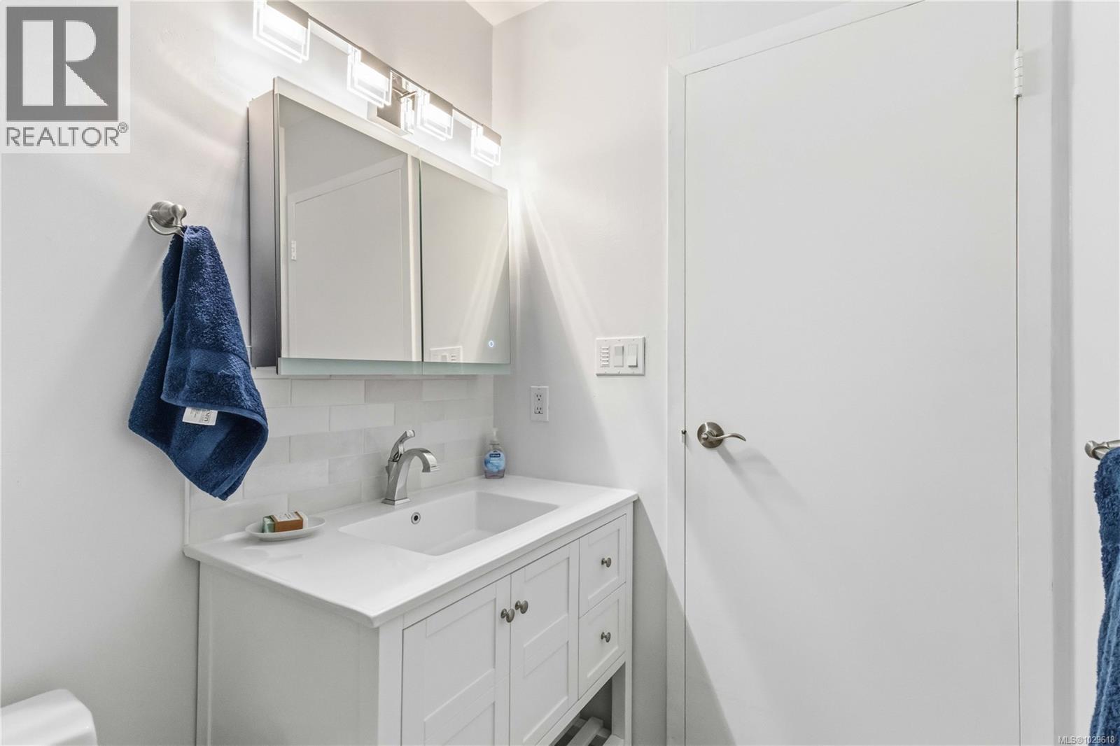 #508 103 GORGE RD E - 18