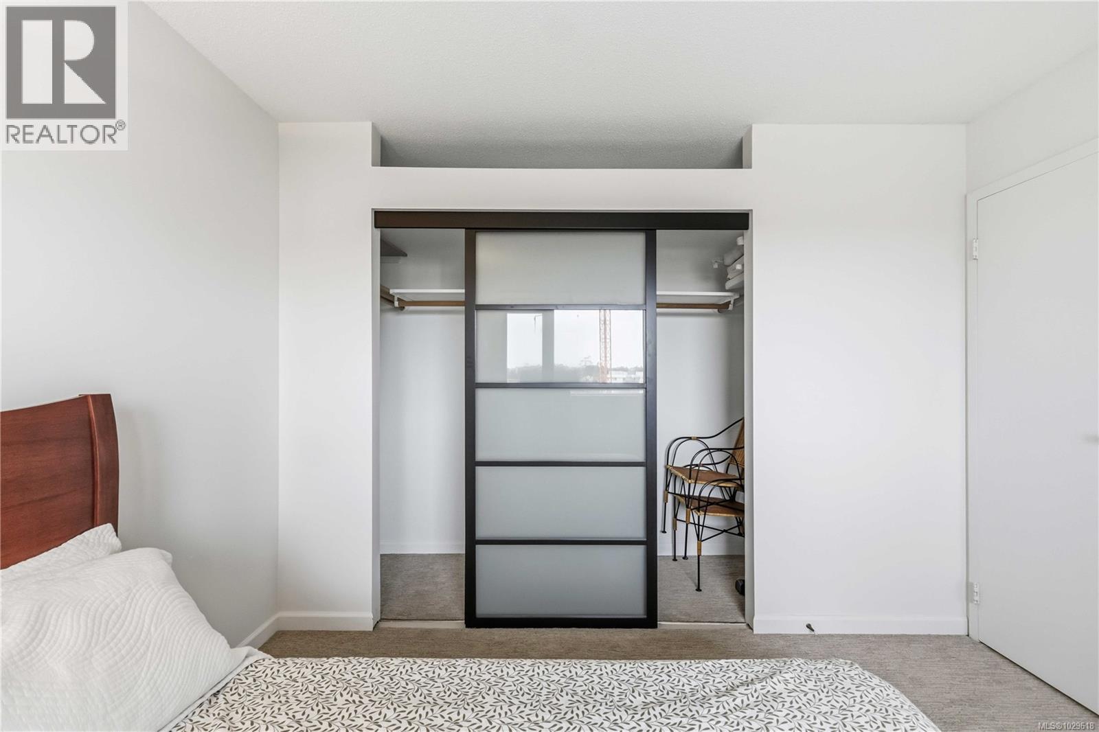 #508 103 GORGE RD E - 26