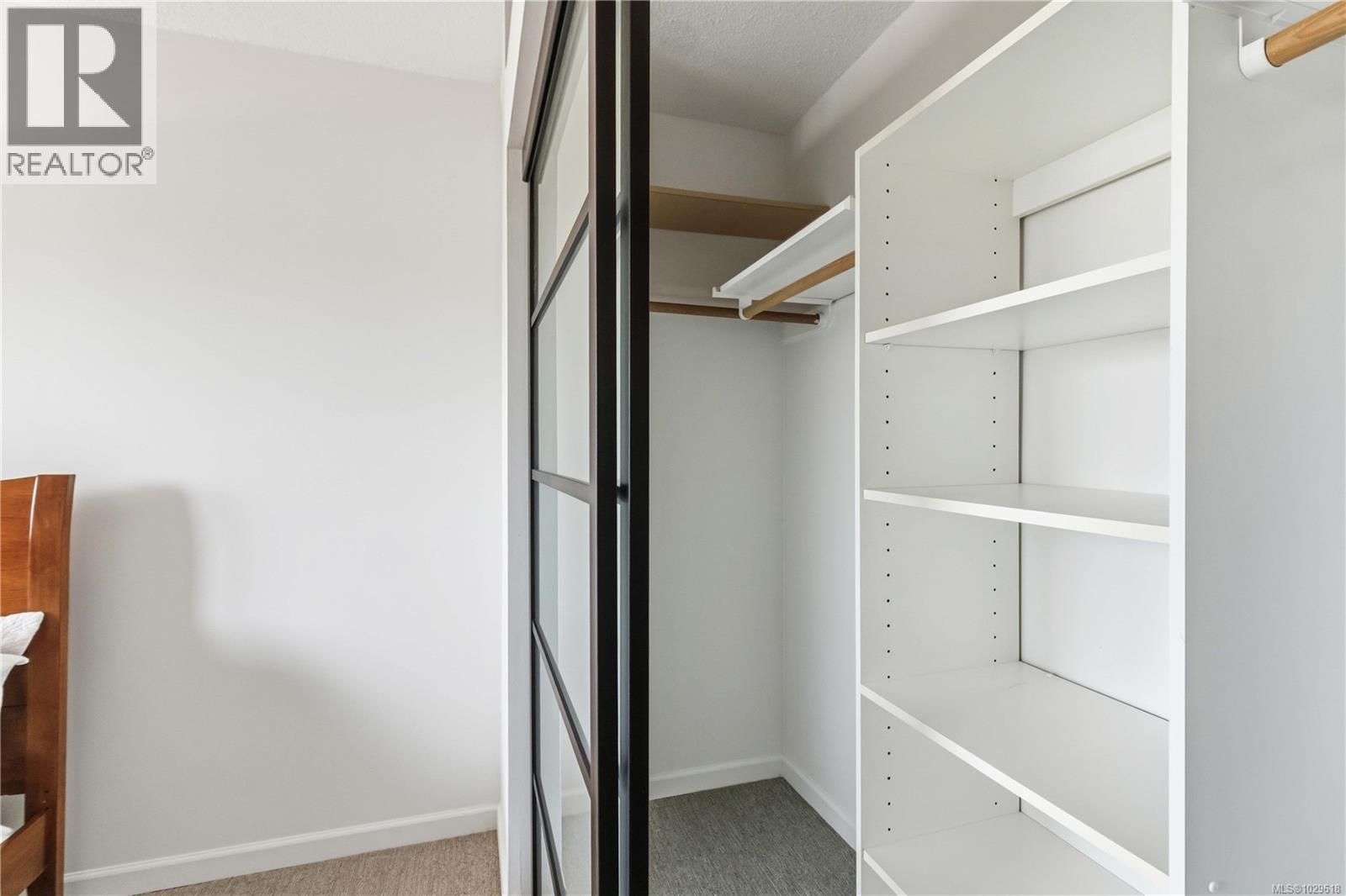 #508 103 GORGE RD E - 27