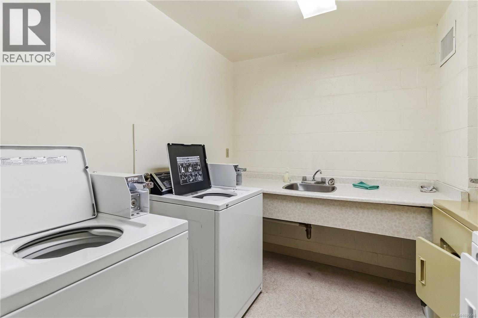 #508 103 GORGE RD E - 28